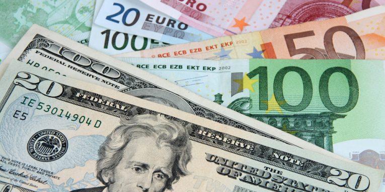 Valutat i rikthehen renies, bien euro dhe dollari
